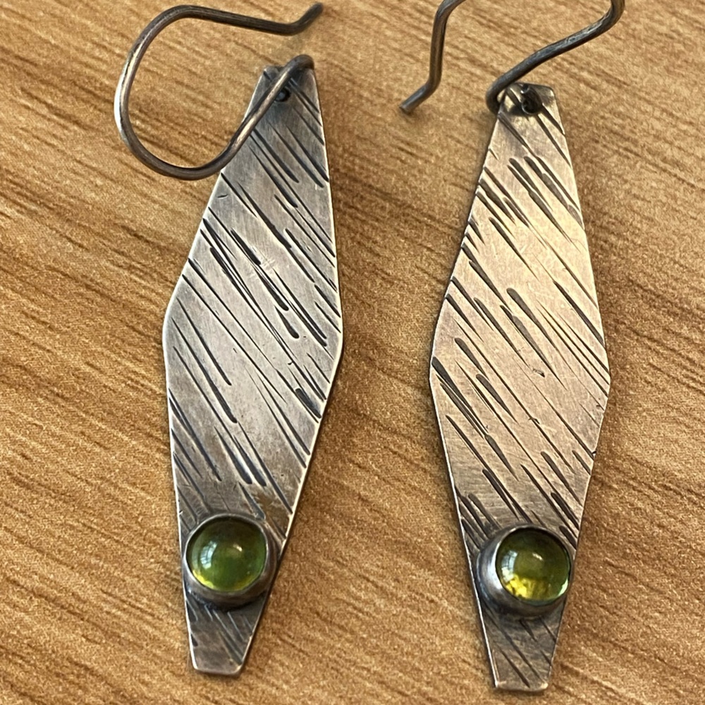 Beautiful Vintage signed dangle 925 sterling silver earrings with peridot gems!
